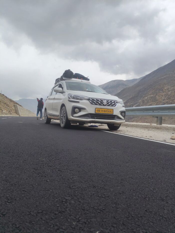 Ertiga with roof luggage on a mountain highway
